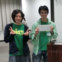 発表する室田さん(左)と木村さん(右)