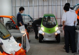 機械工学コース：マイクロカー＆電気自動車運転体験