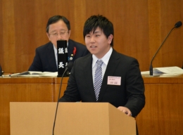 本会議で本学を代表して提言を発表する吉村保亮さん