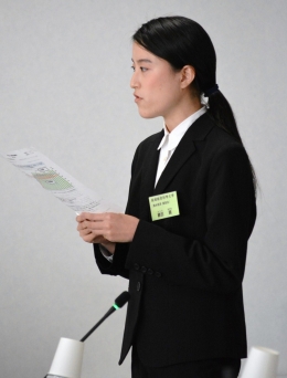 農水経済委員会で意見を発表する藤田茜さん(医療工学コース2年生)