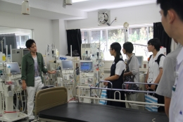 医療工学コースは実際の現場で使われている装置を体験