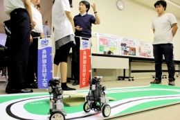 知能情報コースのETロボコンに出場したロボット操縦体験。